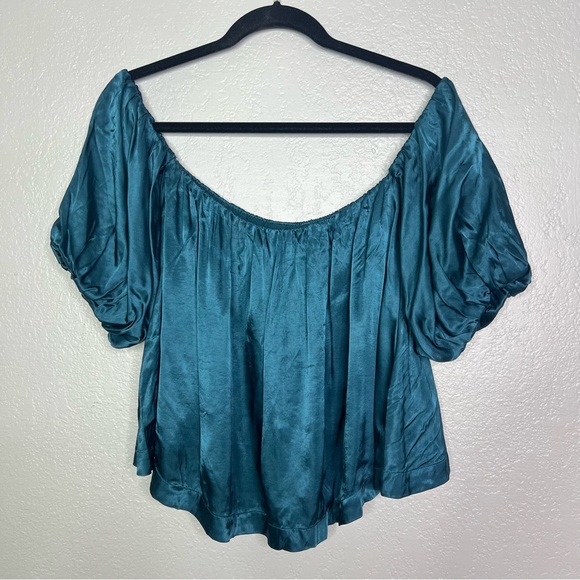 Urban Outfitters Dia Off The Shoulder Silky Top sz small - Picture 6 of 6
